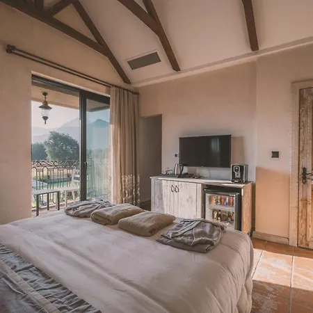 ホテル Turunc House