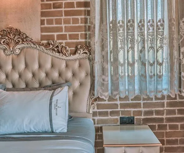 Turunc House 호텔 *